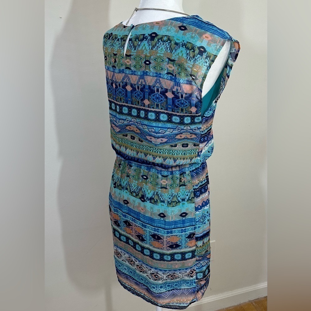 City Triangle’s sz sm dress in an abstract design. Sheer fabric with a lining - Picture 9 of 13